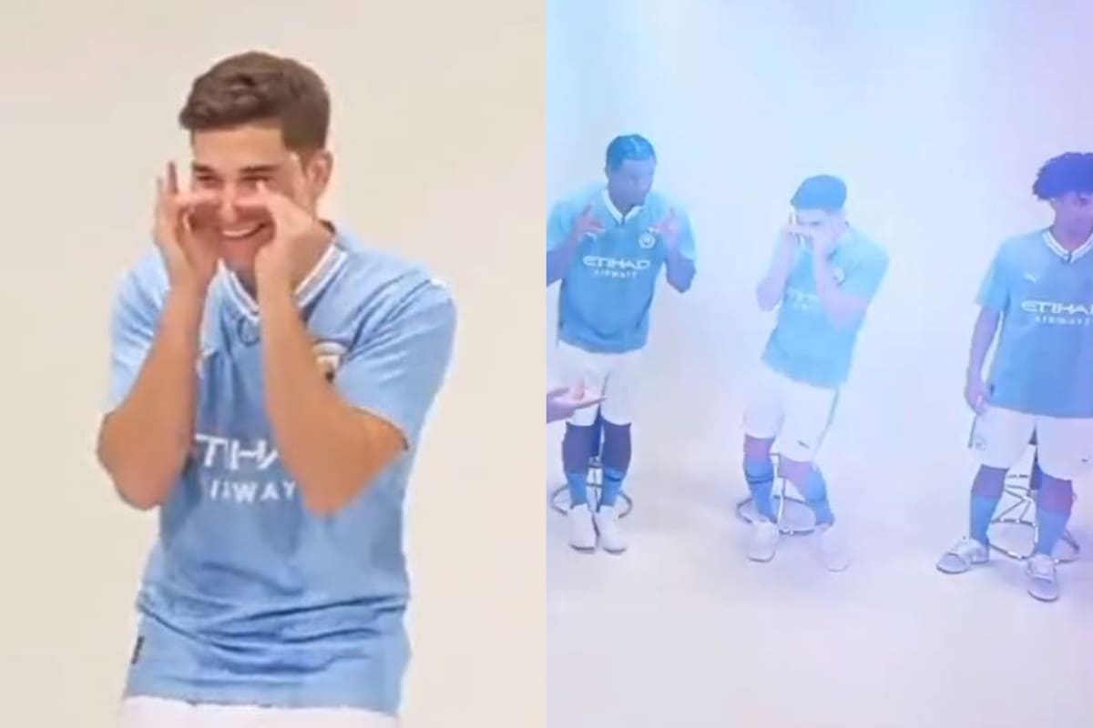 Julián Álvarez fue a un programa de TV en Corea y dejó unas perlitas imperdibles: el baile y un problema con el abanico