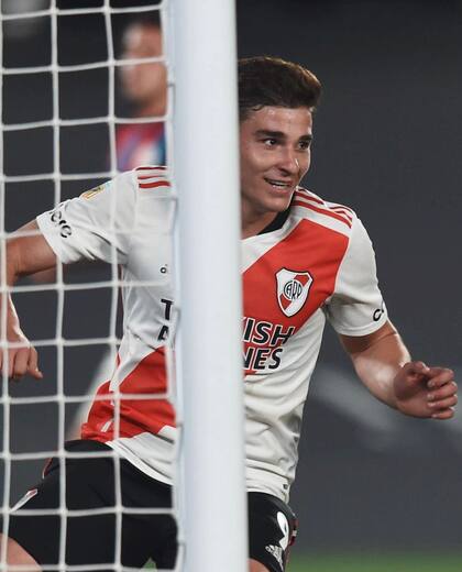 Julián Álvarez fue la figura del partido ante San Lorenzo