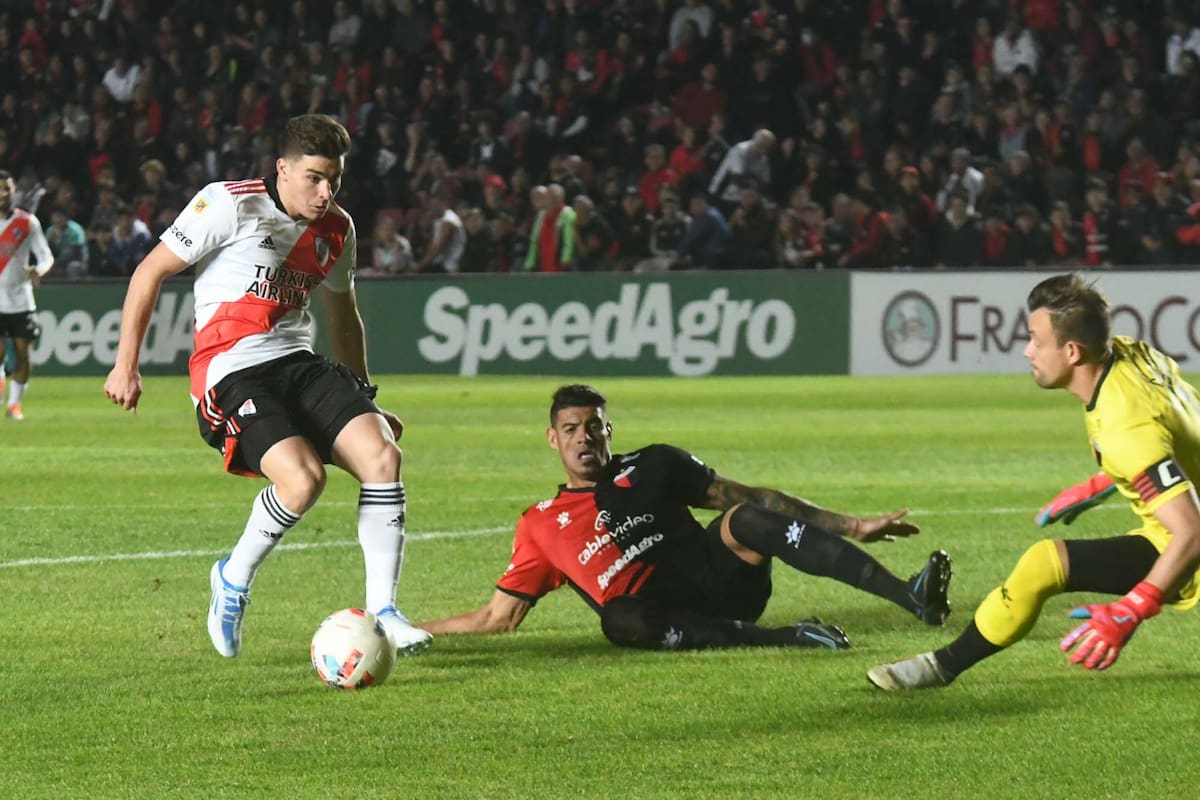 Julián Alvarez, que pronto partirá a Manchester City, no pudo anotar en lo que va de la Liga Profesional; es el as millonario a la hora de convertir.