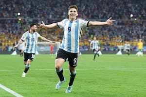 Julián Álvarez recibió la bienvenida del plantel del Manchester City tras ser campeón del mundo