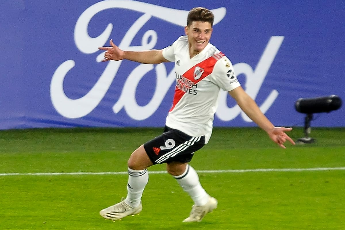 Julian Alvarez se realizó una resonancia por una dolencia en el pubis