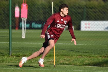 Julián Álvarez sería titular ante San Pablo