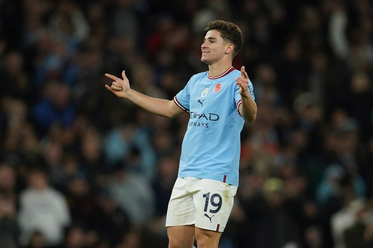 Julián Álvarez sumó minutos contra Everton días atrás y está a disposición de Pep Guardiola para el duelo contra Chelsea