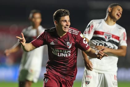 Julián Álvarez tiene 20 años y convence a Gallardo: un gol y una asistencia.