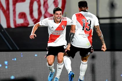 Julián Álvarez y Enzo Fernández, figuras de River