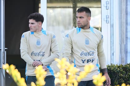 Julián Álvarez y Lautaro Martínez, dos delanteros con gol para la selección argentina