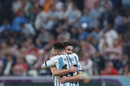 Julián Álvarez y Lionel Messi intentarán complementarse nuevamente en los amistosos y volver a celebrar juntos