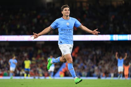 Julián Álvarez y una celebración con la camiseta del City: ya anotó trs goles en su nuevo equipo