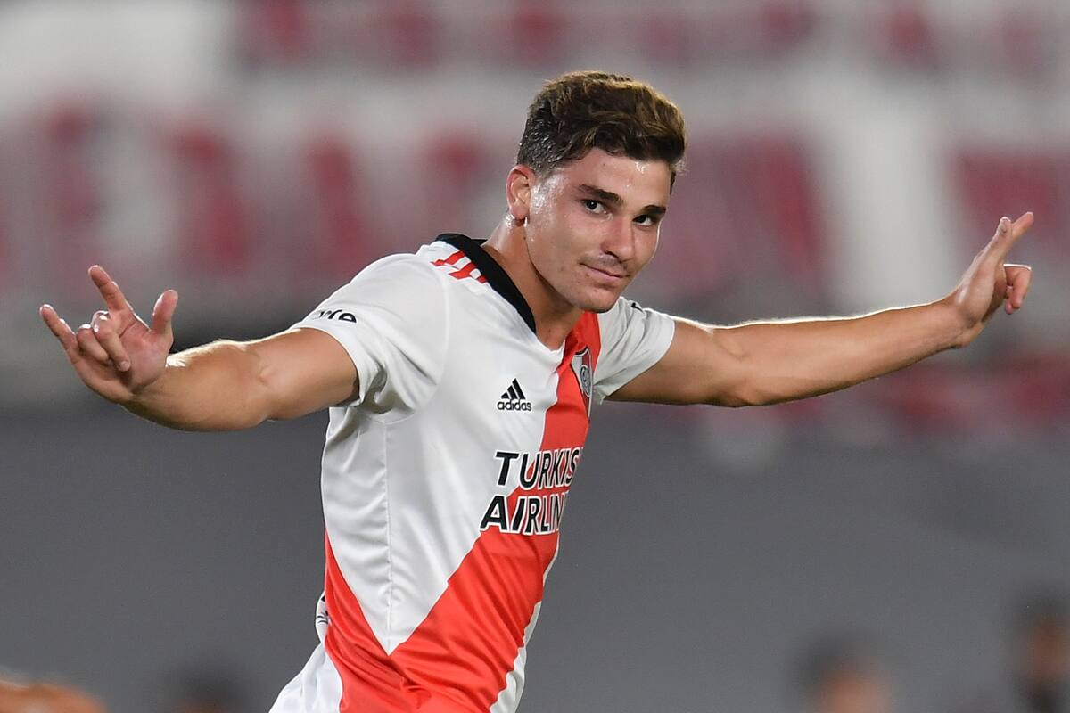 Julián Álvarez ya fue transferido, pero igual mantiene el foco, y hasta se mostró autocrítico cuando no pudo convertir