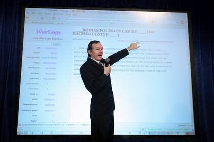 Julian Assange, fundador de Wikileaks, durante una conferencia de prensa en Londres