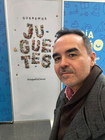 Julián Benítez: "Dada la enorme cantidad de licencias que compiten por espacio en las góndolas y la altísima rotación de propiedades, las empresas sólo asumen el riesgo de invertir y desarrollar productos bajo licencia cuando esa propiedad logra consolidarse en el tiempo”