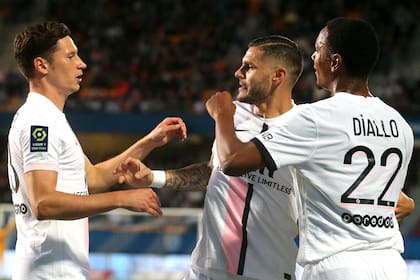 Julian Draxler, Mauro Icardi y Abdou Diallo, los tres integran la nómina de "una decena de salidas" de PSG