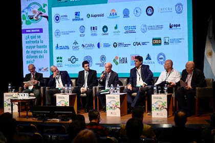 Julián Echazarreta (ACA), Pablo Noceda (Molinos Agro), Juan José Blanchard (LDC), Luis Zubizarreta (Acsoja/Ciara-CEC), Alfonso Romero (Cofco), Pablo Scarafoni (Cargill) y Roberto Urquía (AGD)