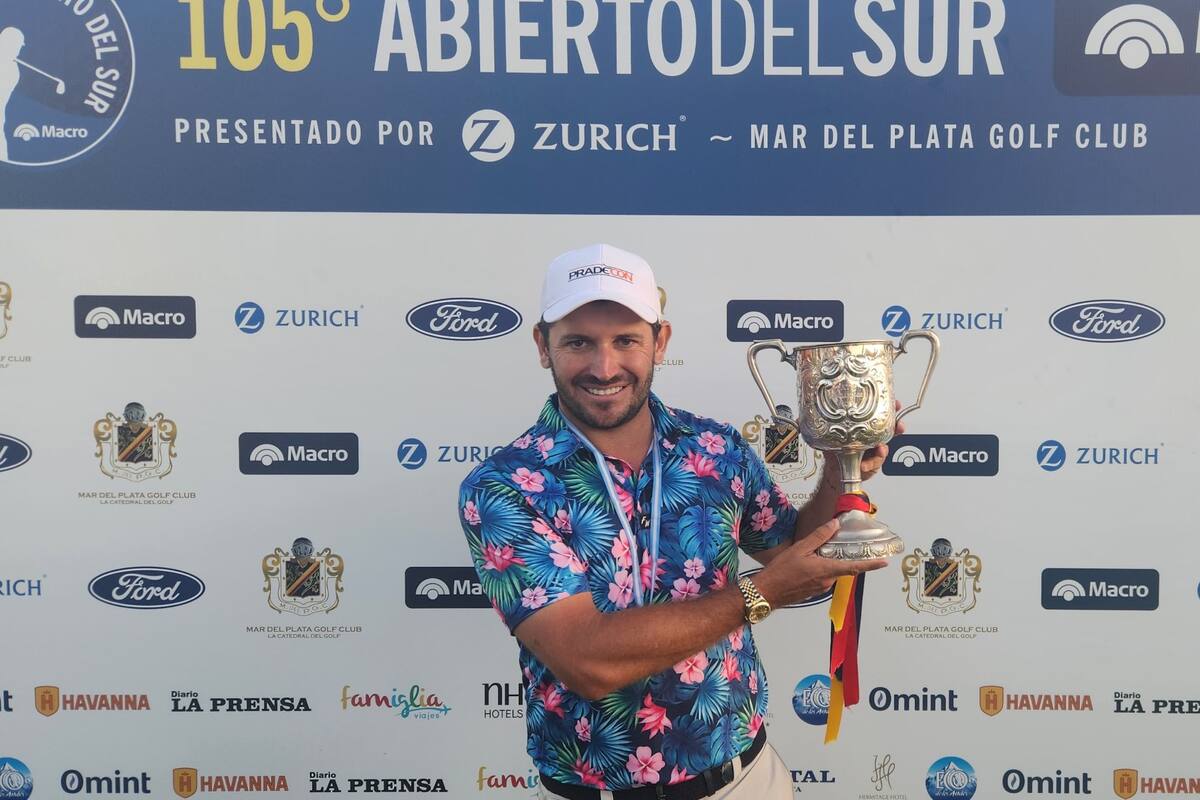 Julián Etulain, con el trofeo del Abierto del Sur después de una extenuante definición