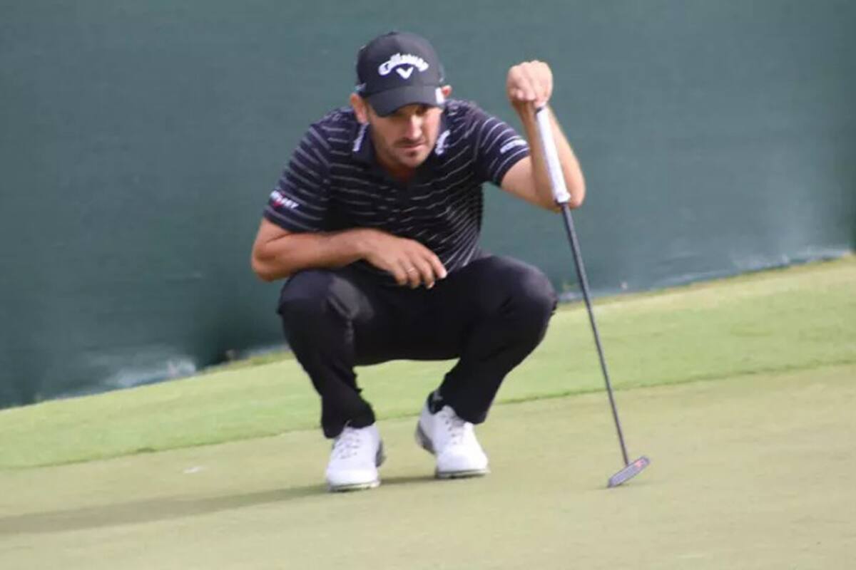 Julián Etulain observa la caída del green en Louisiana