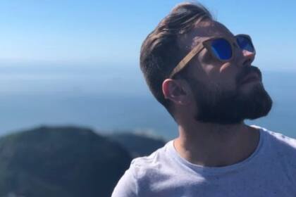 Julián Giménez, el piloto de Aerolínea Argentinas que murió tras agonizar durante varios días luego de ser atropellado tras una discusión de tránsito cuando circulaba con una moto por Vicente López