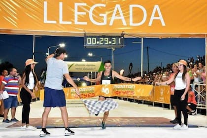 Julián Molina al ganar la Maratón Internacional de Reyes de Concordia