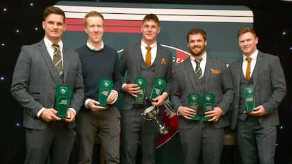 Julián Montoya (cuarto desde la izquierda), durante la ceremonia de los premios anuales de Leicester Tigers