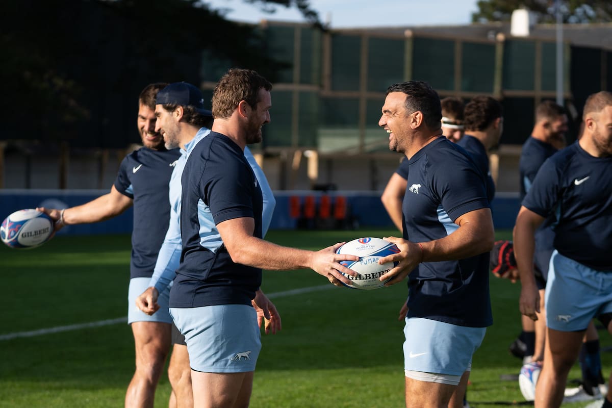 Julián Montoya, el capitán, y Agustín Creevy, en un momento de distensión durante el entrenamiento