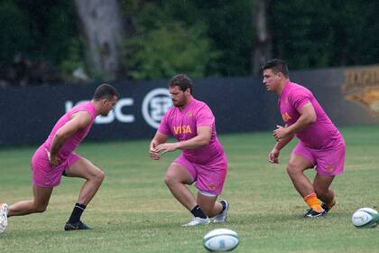 Julián Montoya, en el medio; el hocker será el capitán de Jaguares