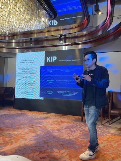 Julian Peh, exponiendo sobre KIP Protocol