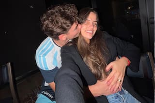 Julián Álvarez compartió una foto retro con su novia en Calchín y revolucionó las redes