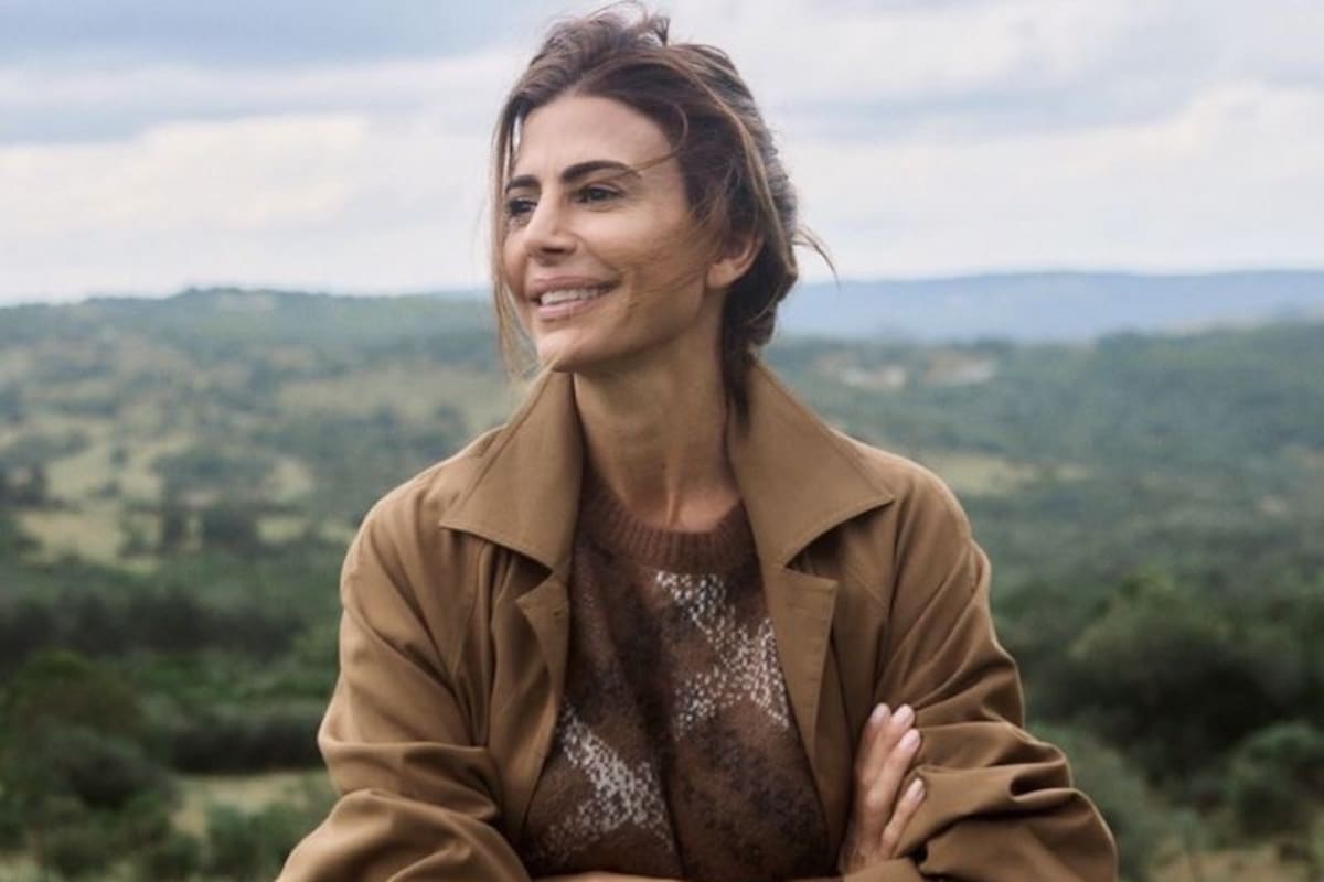 Juliana Awada decidió comenzar sus 52 años en las paradisíacas playas francesas, acompañada por su círculo íntimo