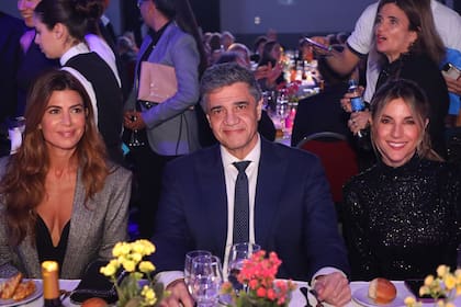 Juliana Awada, Jorge Macri y María Belén Ludueña, juntos en la Cena anual de la Fundación Margarita Barrientos