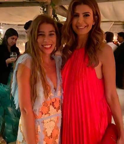 Juliana Awada y Mauricio Macri pudieron escapar de las cámara afuera pero no de los invitados cholulos como China Calé de @mindthegapchica