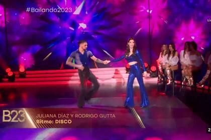 Juliana Díaz debió frenar su performance por un problema con la música (Captura video)