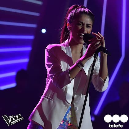 Juliana Gallipoliti llegó a la final de La Voz Argentina (2018) de la mano de Tini Stoessel (Foto: Instagram/@julianagallipoliti)