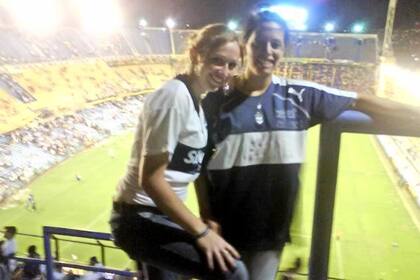 Juliana Regueiro años atrás, durante un enfrentamiento entre Gimnasia y Boca en La Bombonera