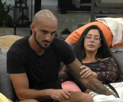 Juliana y Maxi fueron la primera pareja en confirmar su romance (Captura video)