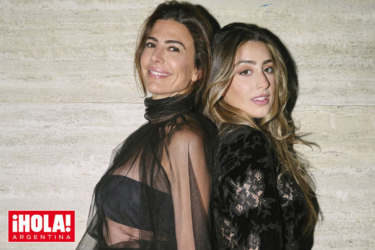 Juliana y "Tini" coordinaron sus looks cromáticamente y se fotografiaron antes de entrar a la comida de Dior