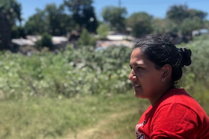 Juliana Zapata empezó a ir al basural El Volcadero a los 8 años. Hoy tiene asma producto de esos años de trabajo aspirando el humo de la quema de la basura