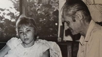 Juliane fue rescatada y trasladada a un hospital, donde se reencontró con su padre (Foto: Instagram /@juliane_koepcke)