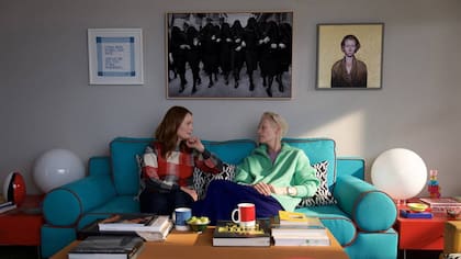 Julianne Moore y Tilda Swinton presentan un elogio profundo a la amistad a través de toda circunstancia de la vida.