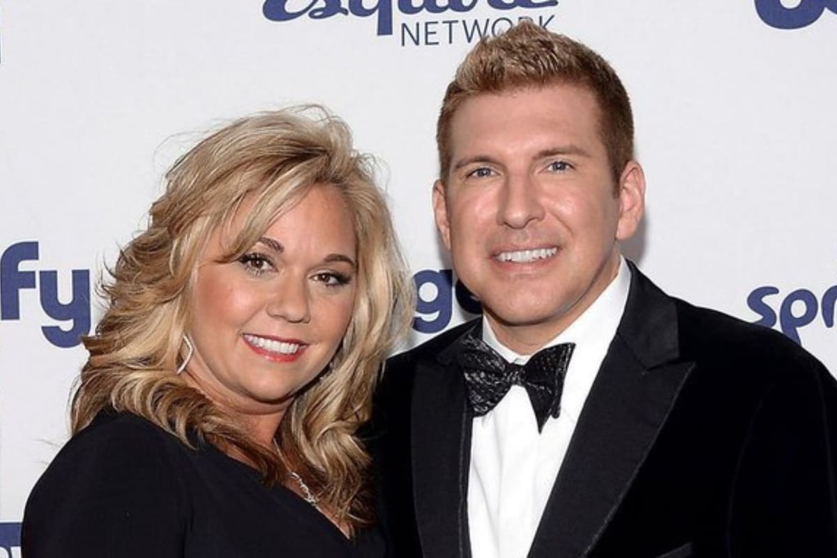 Julie Chrisley también fue liberada y recogida por su hijo Grayson en Kentucky, tras cumplir dos años y medio de su condena. Foto: X @AbbypaigeKate