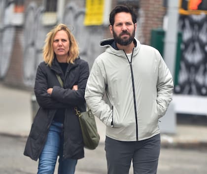 Julie y Paul: una pareja real que no teme esconder sus conflictos cotidianos