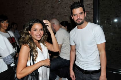 Julieta Ortega tuvo su noche de estreno teatral y su novio, Camilo Vaca Narvaja la acompañó en todo momento