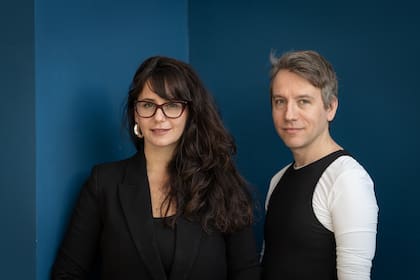 Julieta Cayetina y Denis Smith, coautores de Eye y yo.