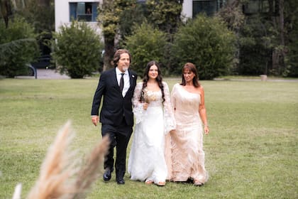 Julieta decidió romper con la tradicional entrada únicamente con su papá