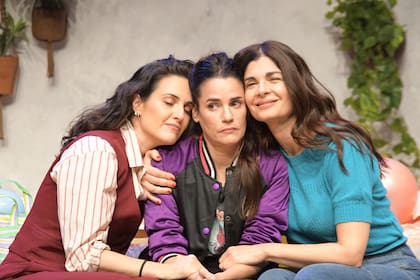 Julieta Díaz, Pilar Gamboa y Soledad Villamil en una escena de Las hijas, el título más visto de la semana pasada