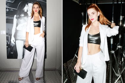 Julieta Nair Calvo apostó por un equipo de blazer y pantalón en color blanco y sumó un top engomado en color negro