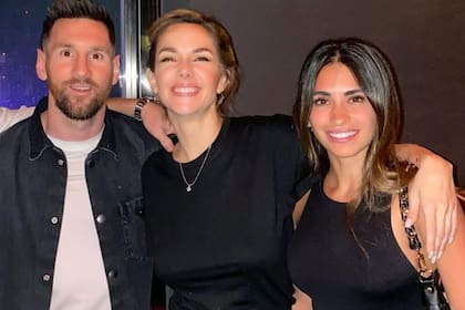 Julieta Nair Calvo junto a Lionel Messi y Antonela Roccuzzo (Foto: Instagram/@julietanaircalvo)