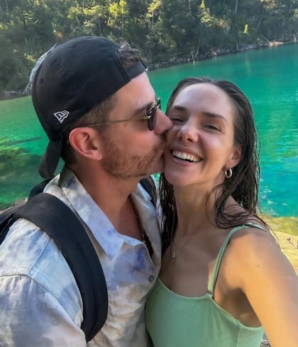 Julieta Nair Calvo junto a su pareja, el empresario gastronómico Andrés Rolando, con quien está desde hace 8 años y con quien el año que viene pasará por el altar