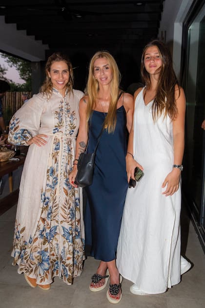 Julieta Novarro, Milagros Brito (ex de Roberto) y Delfina, la hija de ambos.
