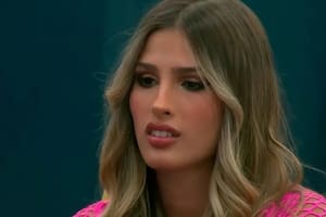 Julieta Poggio descolocada por eun grito del exterior (Captura video)