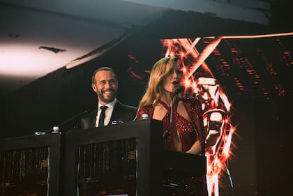Julieta Prandi y Nacho Girón a cargo de la conducción de la gala (Foto: Prensa Aptra)