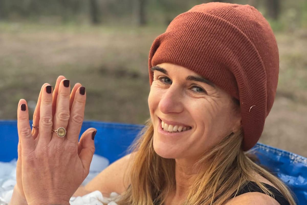 Julieta Rubinstein es instructora del método Wim Hof, técnica que propone sumergirse en una pileta con hielo para obtener beneficios físicos y mentales
